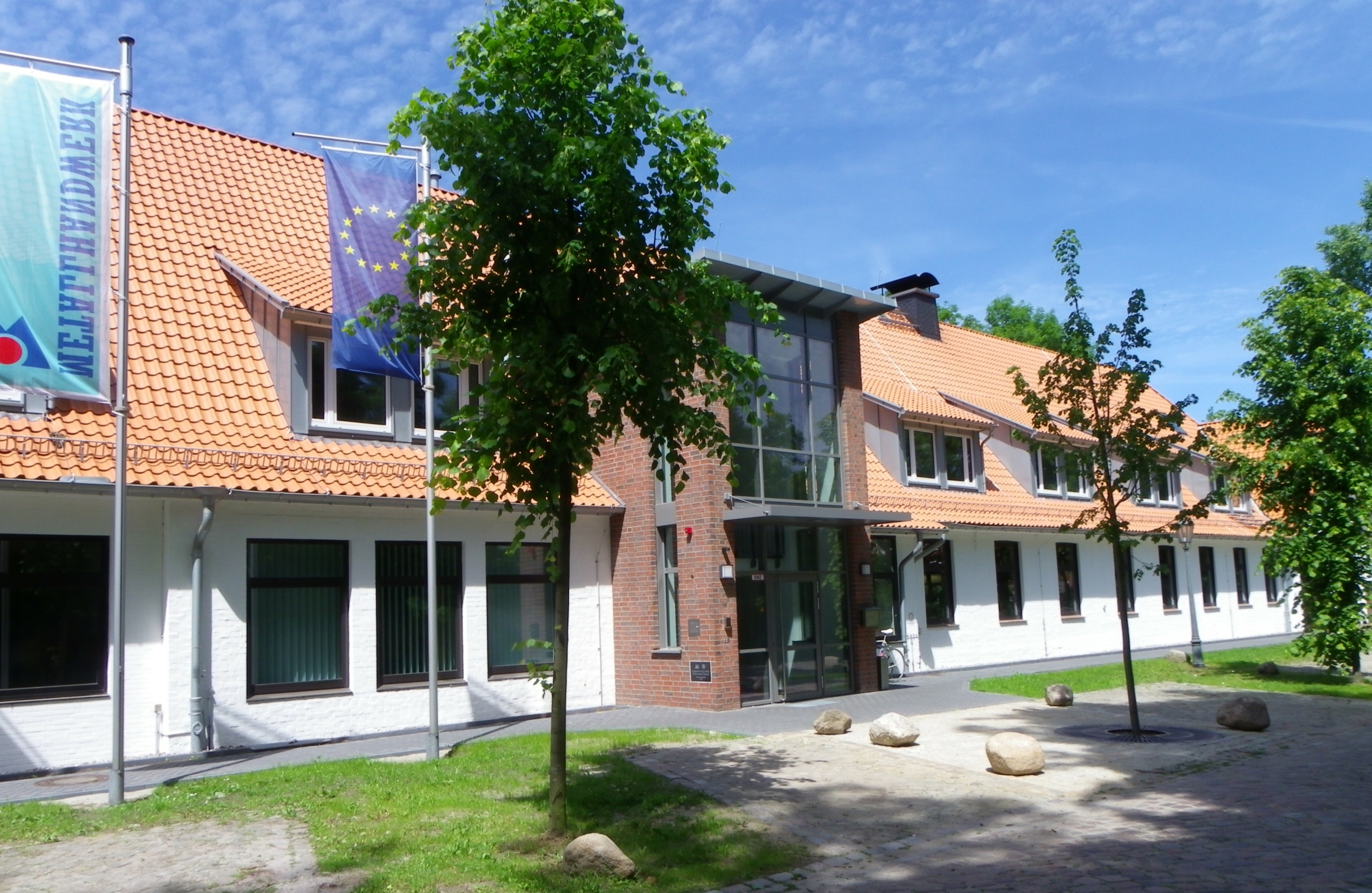 Schuleingang nach umbau scaled